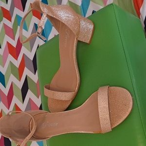 FOREVER  gold sparkly cocktail  sandal 👡 ..size 8 ..gold. NEW